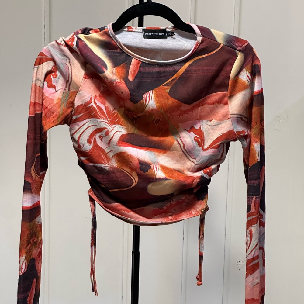 PrettyLittleThing Women's Red and Orange Abstract Long Sleeve Crop Top